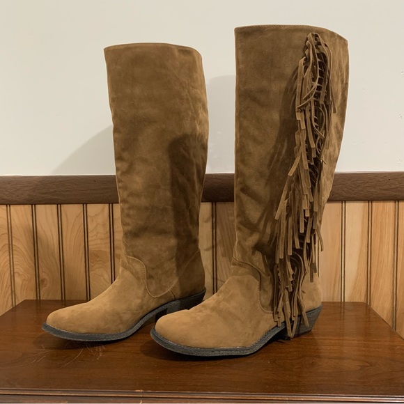 NIB Brown Faux Suede Tall Fringe Boots Madonna’s Material Girl Brand  (9.5) - Picture 3 of 11